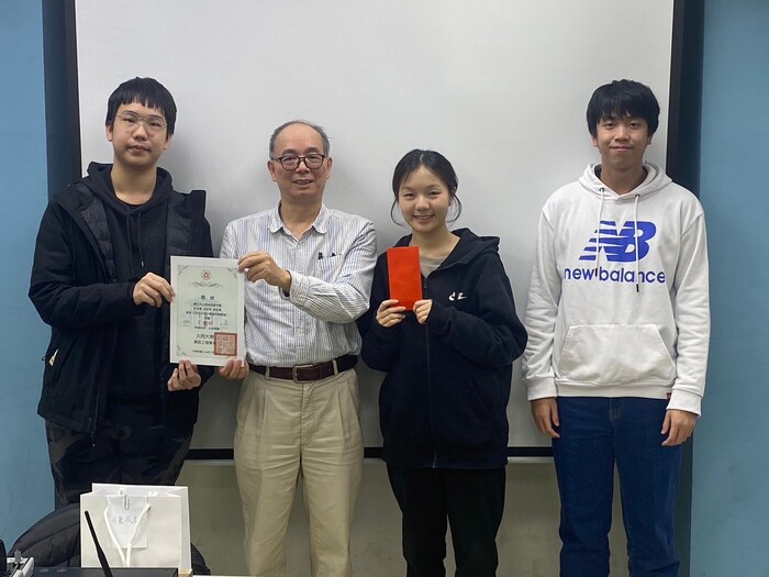 資工系卓副主任頒獎_佳作圖片